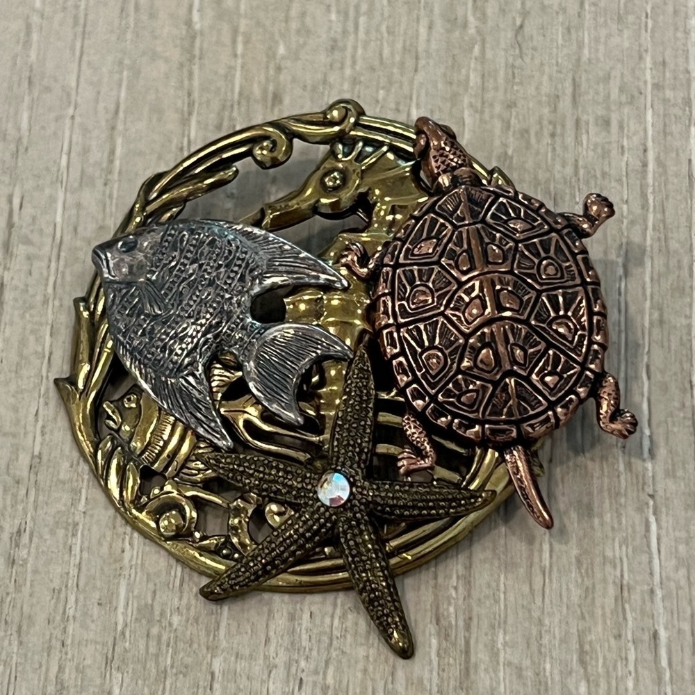 Vintage Brooch Sealife Seahorse Starfish Turtle Fish